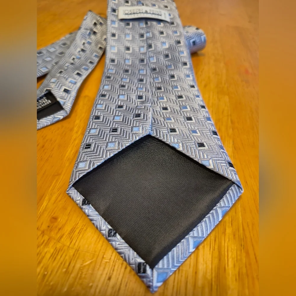 Joseph &‎ Feiss Blue and Gray Silk Tie